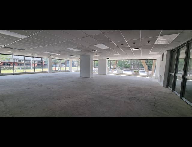645M² OFFICE TO LET IN MAGALIESSIG